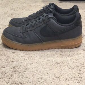 Size 8.5 Nike Air Force 1 07 black gum